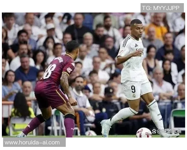 足球明星在比赛中意外被脱裤子引发全场哗然引起媒体热议